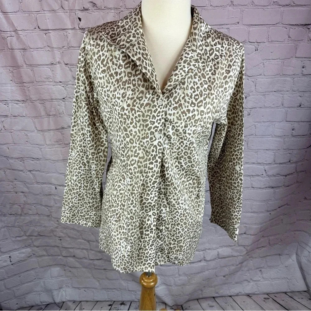 Women's Chico's tunic top size 1 (Medium) animal print